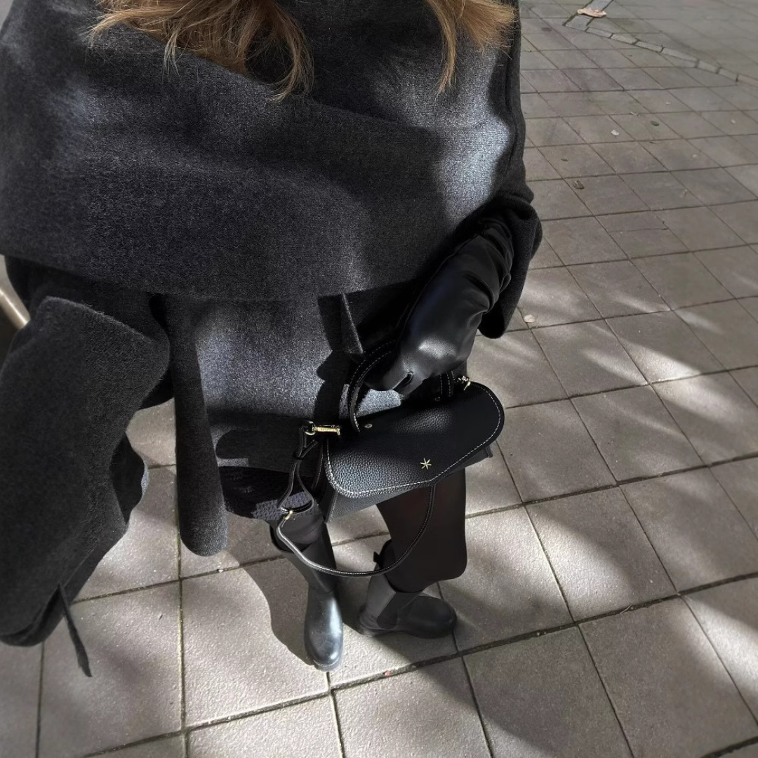 Celestelle™ | Cape en laine asymétrique