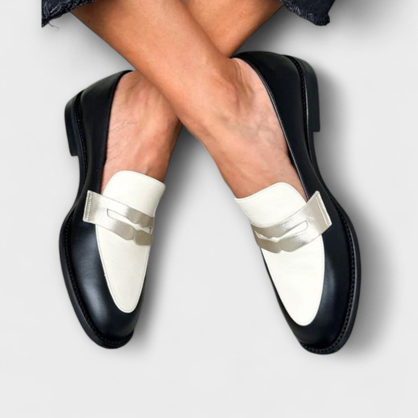Celestelle™ | Loafer noire brillante à bout rond